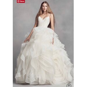 WHITE BY VERA WANG ORGANZA ROSETTE WEDDING DRESS